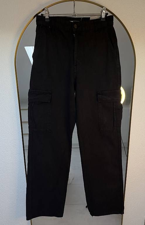 Pantaloni: Schwarze Cargo Hose Damen Gr. 38  – Usato da Rorschach venduto da Tara234