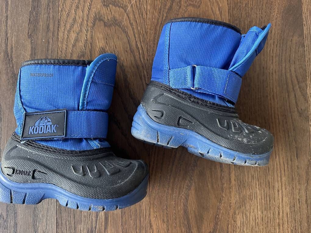 Chaussures garçon: Schneeschuhe Gr 24 – D'occasion à Binningen par sab_8skx 1
