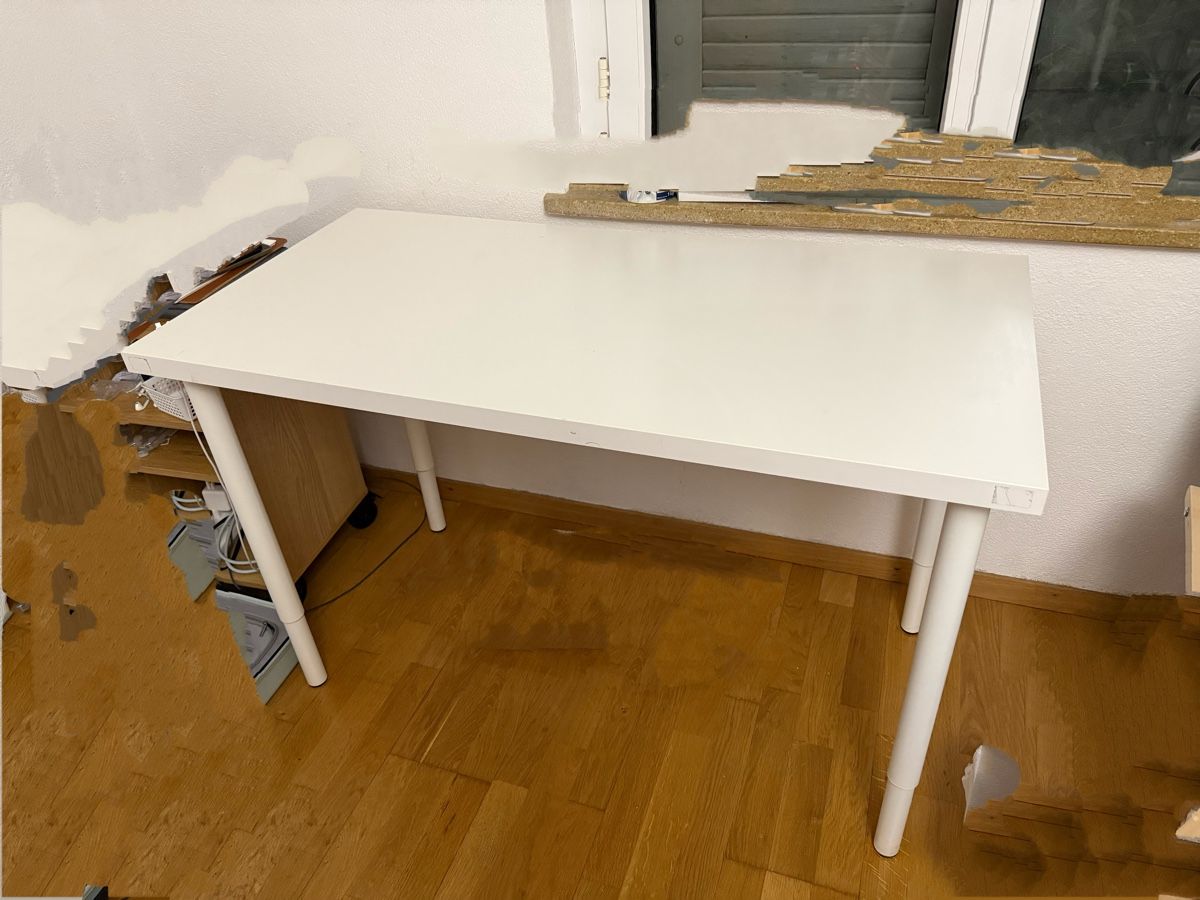 Scrivanie: IKEA height adjustable White Desk – Usato da Zürich venduto da wlq_5mtj