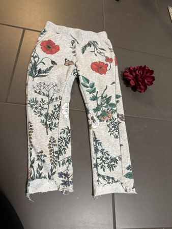 H&M Hose grau Blumenmuster Grösse 104 