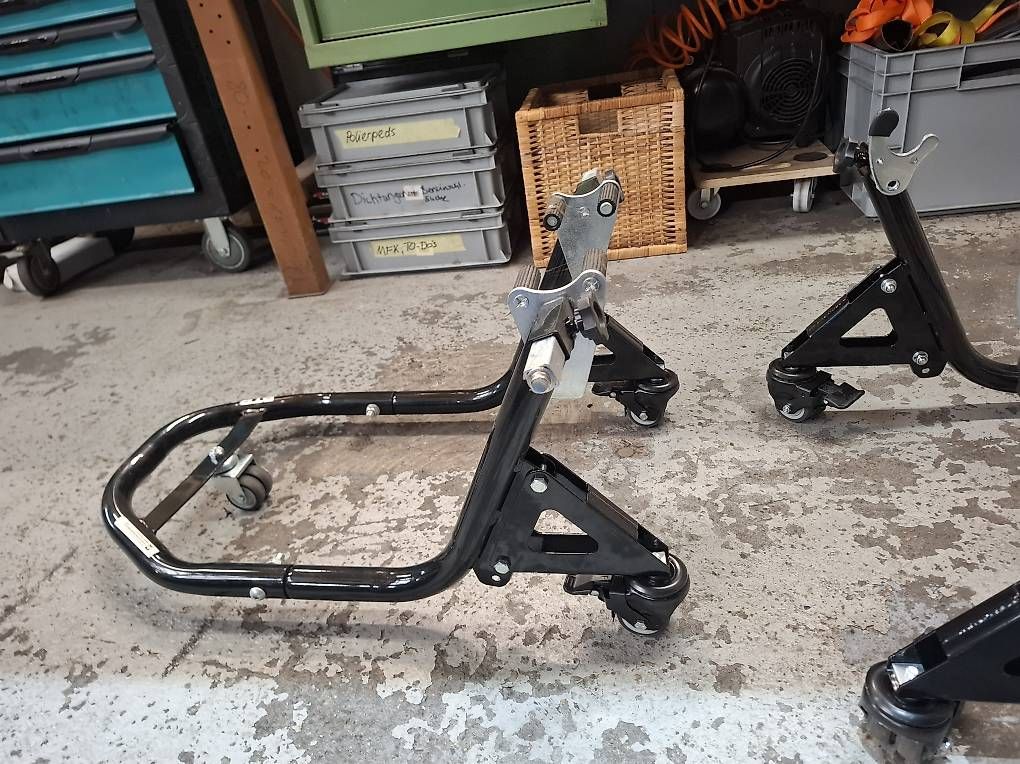 Supporti a parete: BTR Montageständer Set Motorrad – Usato da Rapperswil SG venduto da mac_qd8v 1
