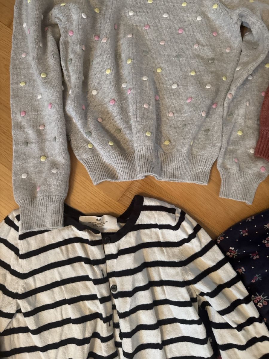 Pullover & Sweatshirts: Mädchen Pullover 128 – Gebraucht aus Wädenswil von dor_ddx7 1