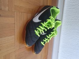 Chaussures de foot de salle Nike , pointure 39