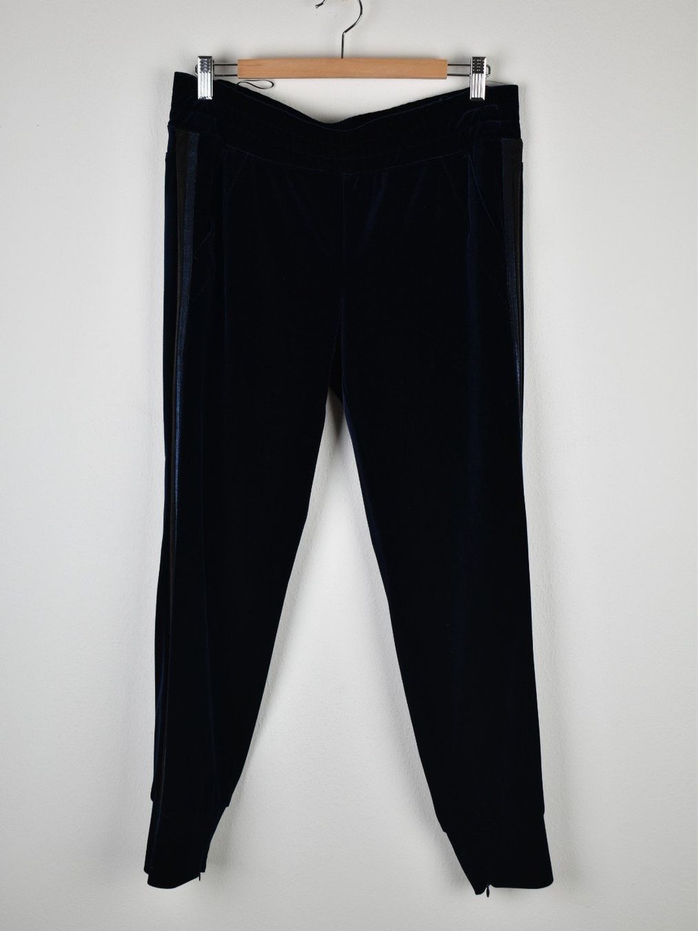 Cambio Pantaloni: Cambio Hose, Samtoptik, Gr.40, dunkelblau – Usato da Nürensdorf venduto da 2ND_STORY