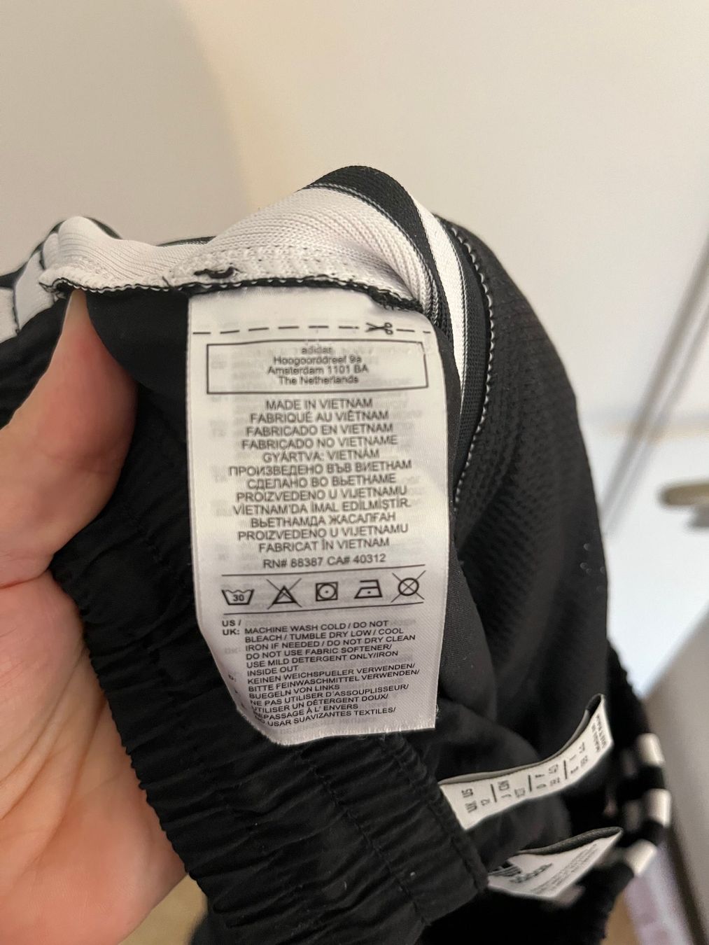 Adidas Pantaloni: Trainerhose Adidas – Nuovo (secondo la descrizione) da Zürich venduto da hello.paulene 7