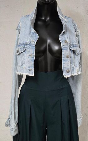 Coole Cropped Jeansjacke, hellblau, Grösse L, Neu!!