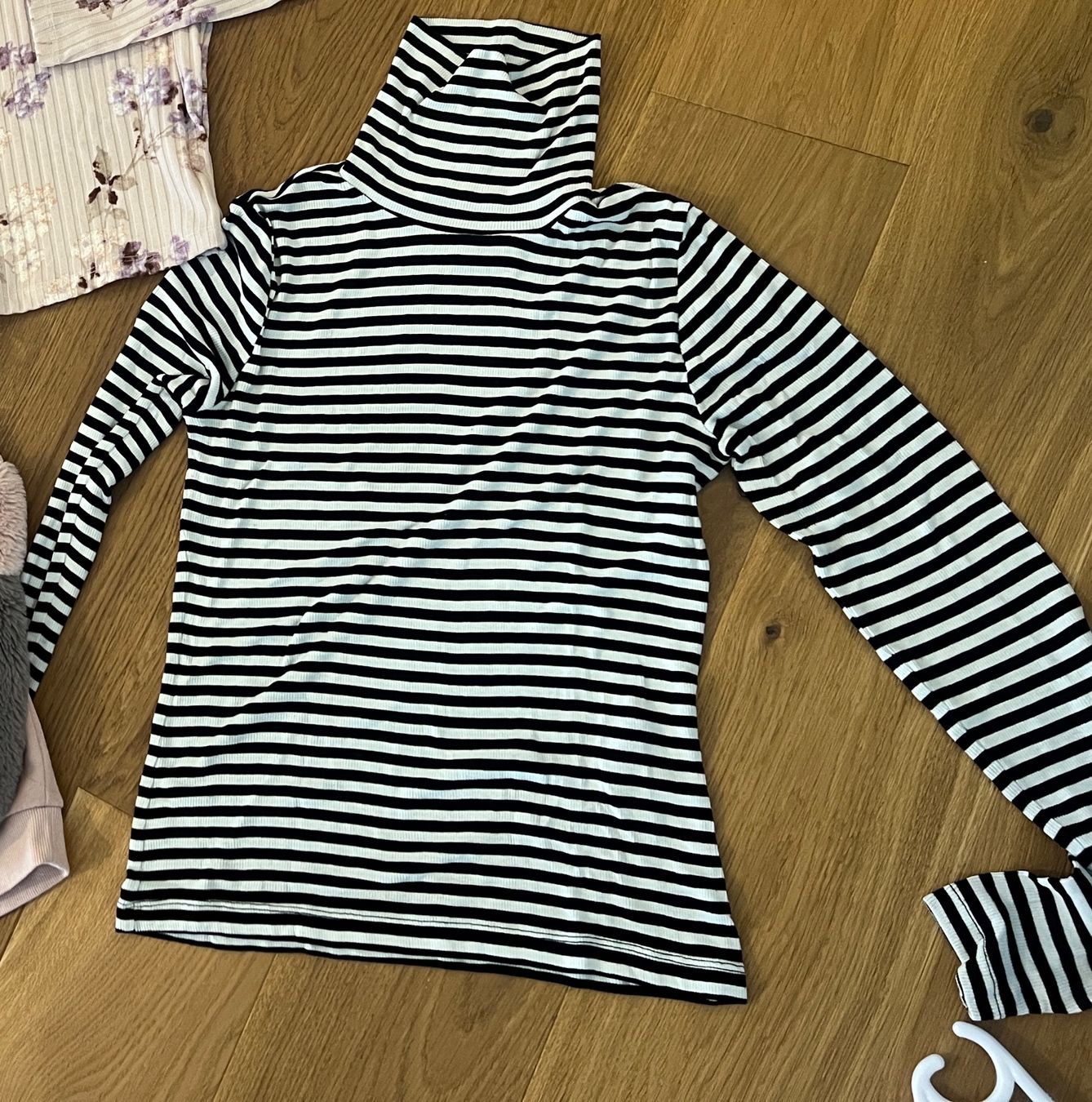 Lots de vêtements: Langarm shirt & pullover set GR XS / S Pull&Bear, h&m ect – D'occasion à Herzogenbuchsee par jenny.24.01 5