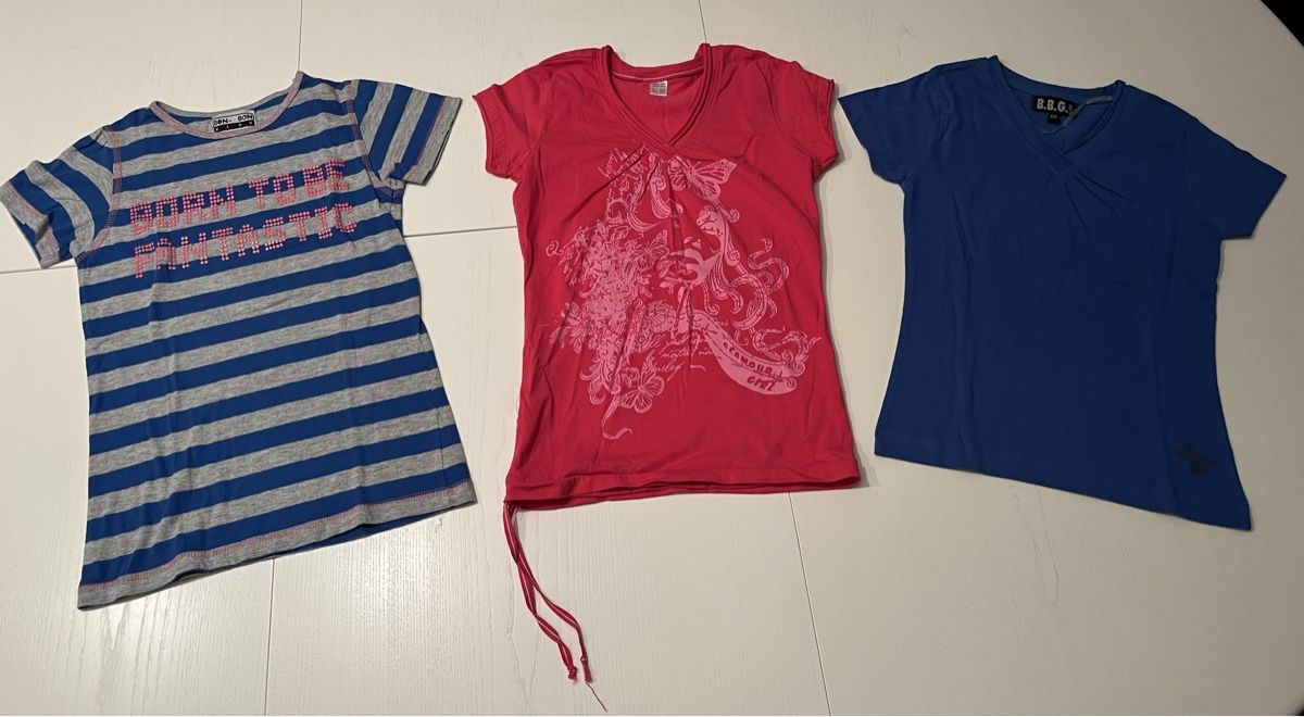 Camicette, T-shirt & Top: 3 T-Shirts Gr. 122/128 – Usato da Hünenberg See venduto da spartakus02