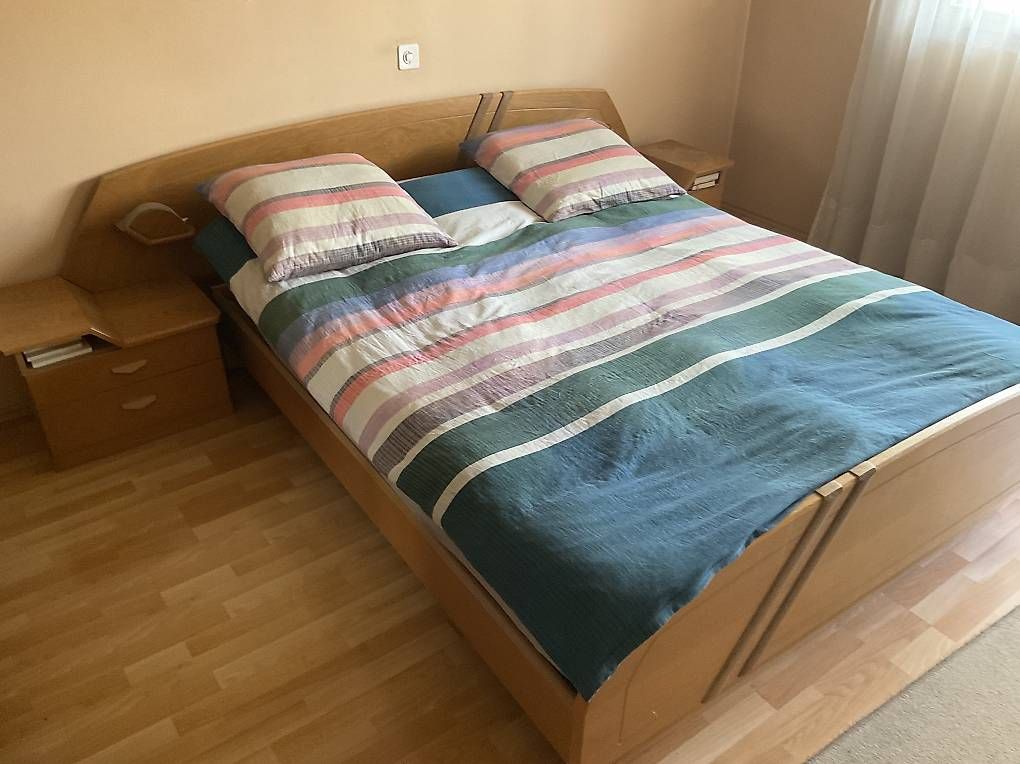 Betten: Lit 160X 200 avec commode – Gebraucht aus Miège von mp8_x6yt