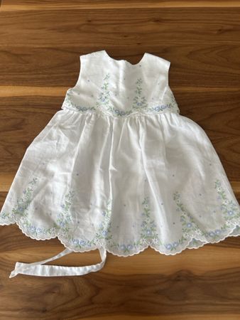 Kleid weiss bestickt Grösse 92 100% Baumwolle Swiss Made