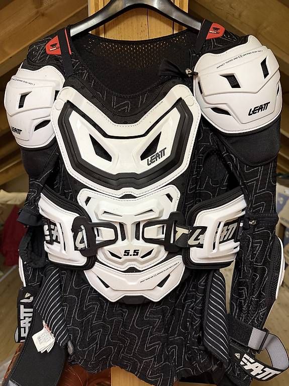 Leatt Protezioni & Imbottiture: Leatt Body Protector 5.5 Gr.L – Usato da Ruswil venduto da fle_6k6s