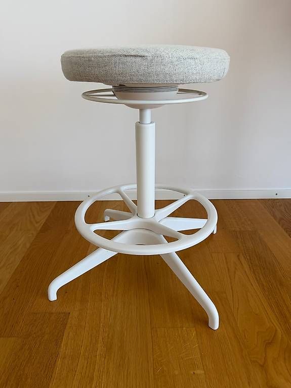 Ikea Sedie: Ikea LIDKULLEN Sitz-/Stehstuhl – Usato da Winterthur venduto da zen_5ksp 2
