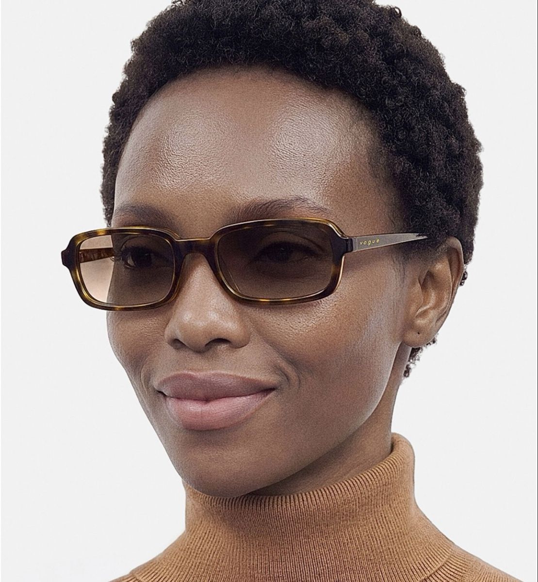 Vogue Lunettes & Verres: Sonnenbrille Vogue Neu – Neuf avec emballage d'origine à Mörschwil par Seegurke18 4