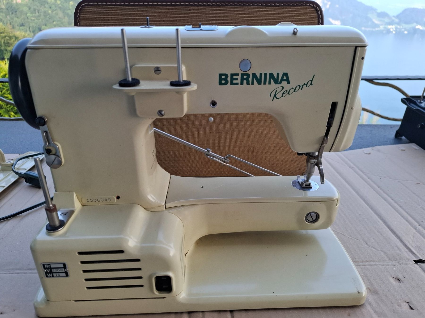 Bernina Nähmaschinen: Gepflegte alte Bernina Nähmaschine – Gebraucht aus Weggis von Jhmathis 8