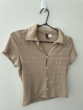 Sommerliches Top mit Kragen beige Grösse S