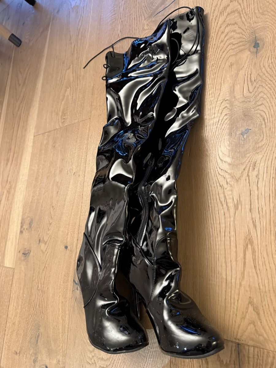 Chaussures femmes: Lackleder Effekt Overknees Gr 40 – D'occasion à Zürich par lid_x5s5 1