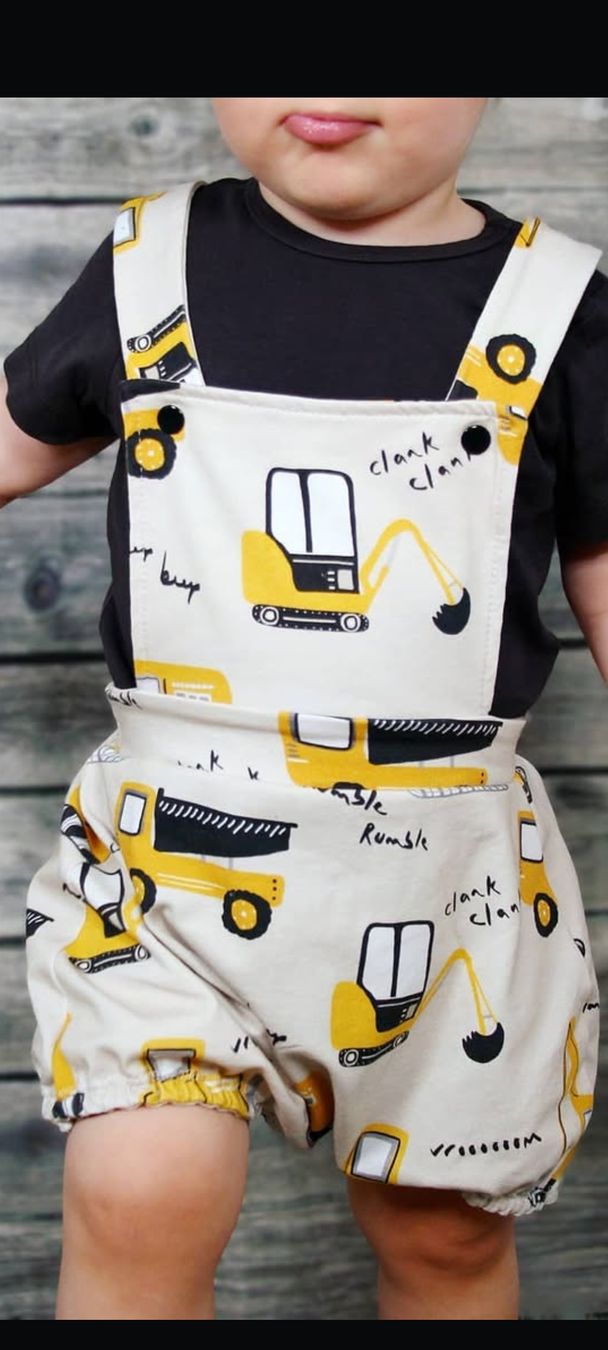 Pantaloni: 80 Handmade kurze Latzhose Bagger Baby – Usato da Wald ZH venduto da rammyly 2