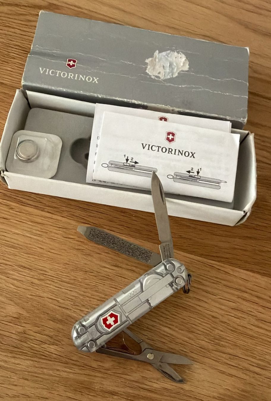 Victorinox Couteaux de poche: VICTORINOX SACKMESSER – Neuf avec emballage d'origine à Zürich par Frei-Occasionen