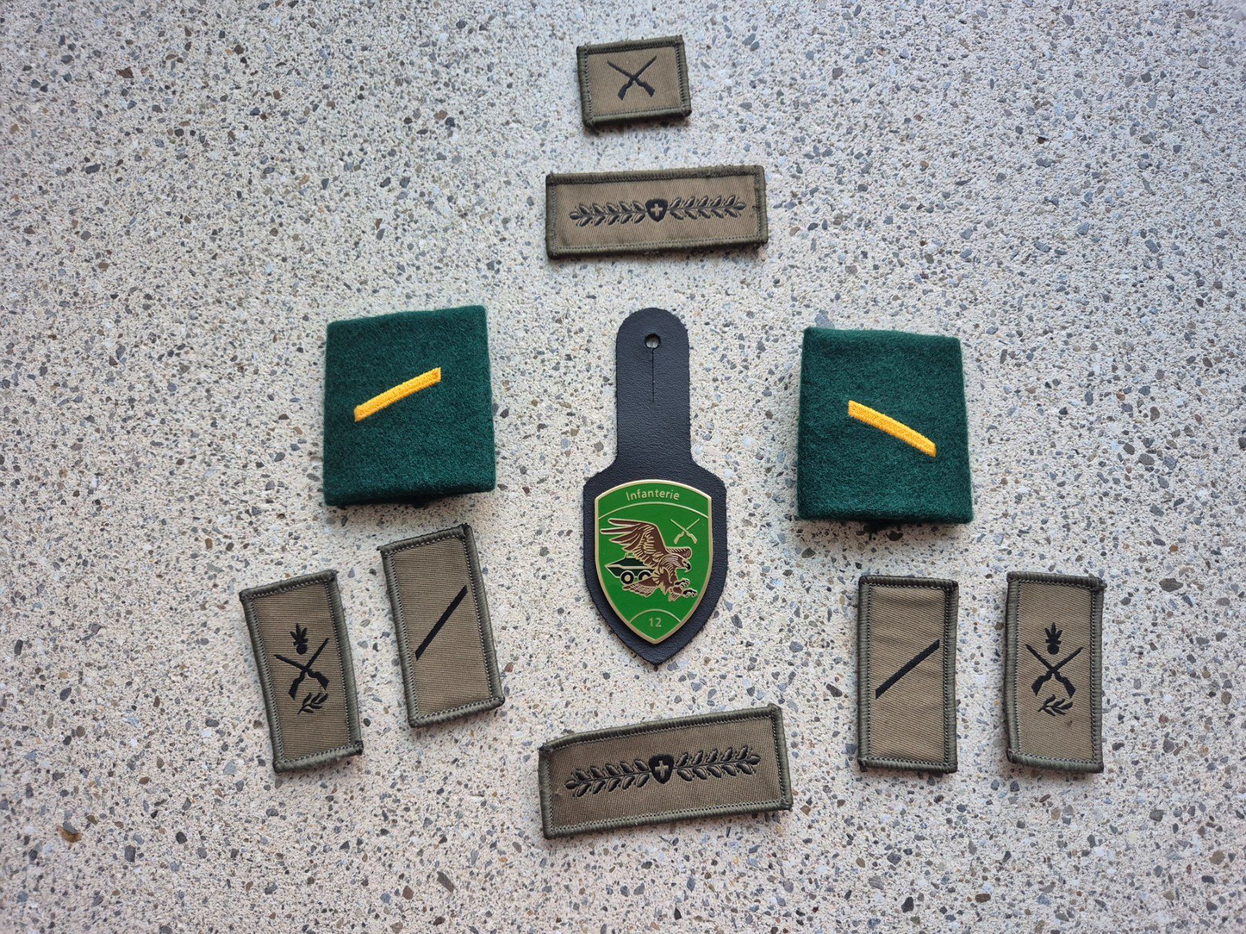 Schweizer Armee Placchette & Badge: *** Abzeichen Set Infanterie *** – Nuovo (secondo la descrizione) da Riedholz venduto da fr_sIruP