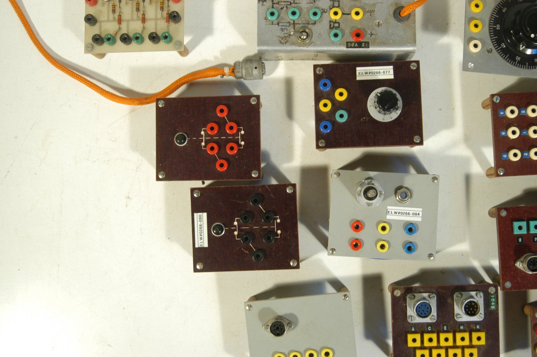 Elektronikbauteile: Konvolut Testgerate Elektronik Laborgerate – Gebraucht aus Herisau von Wisen 1