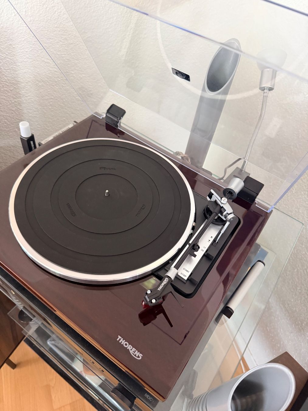 Thorens Giradischi: Thorens TD 103A Fully Automatic Turntable Walnut - like new! – Nuovo (secondo la descrizione) da Cham venduto da jp_roussin 4