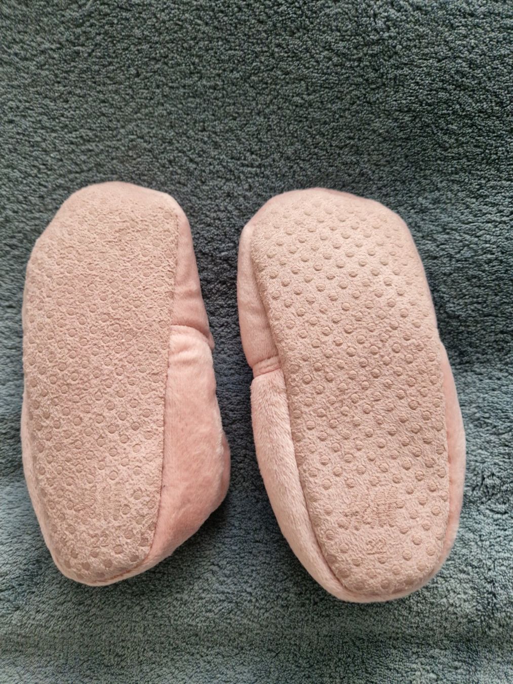 H&M Scarpe per ragazze: Hausschuhe grösse 22 – Usato da Heimberg venduto da Eleanor20 1