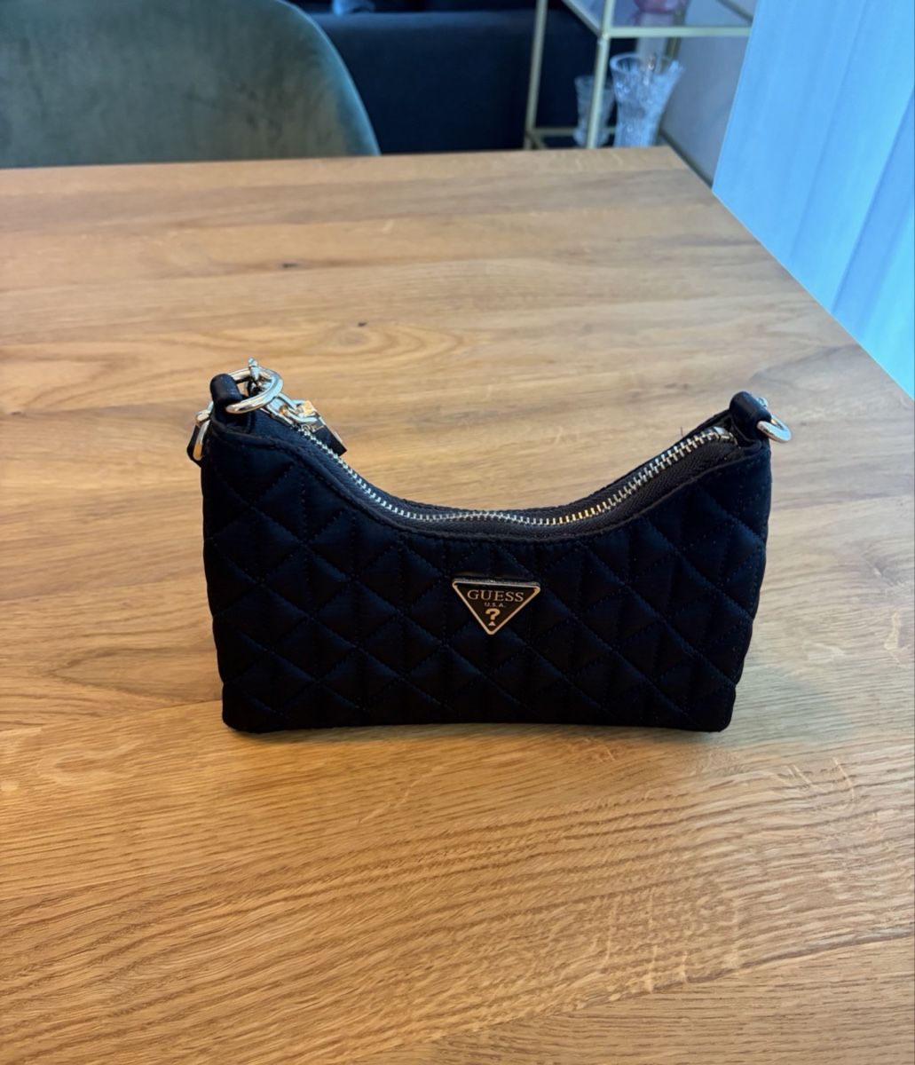 Guess Borse da donna: Guess Schultertasche – Usato da Henau venduto da martina_1998 1