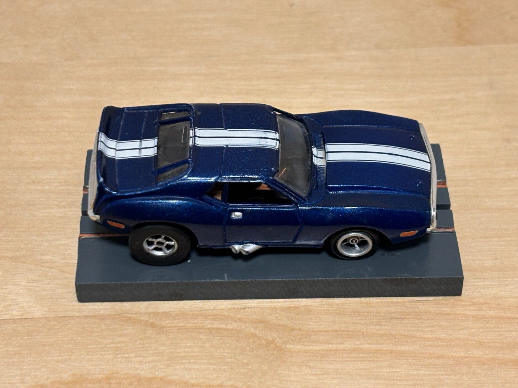 Piste: Johnny Lightning X-Traction Javelin blau – Usato da Bülach venduto da h0slotch 5