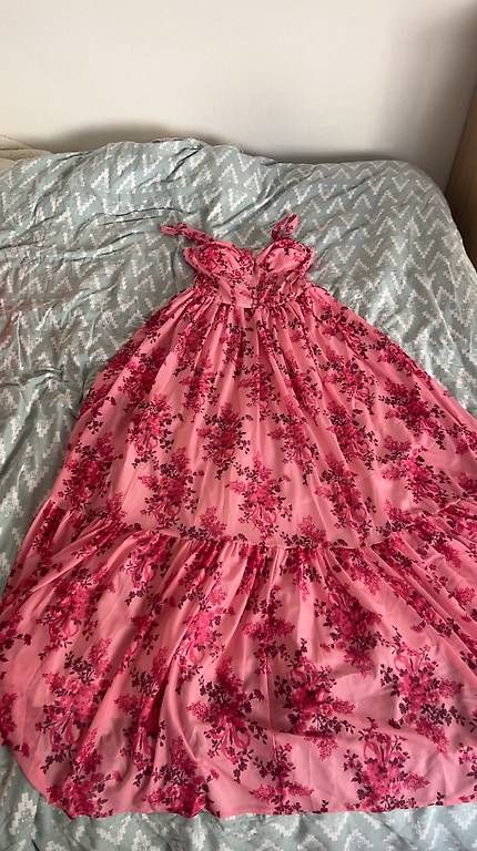 Kleider: Longue Robe rose avec motifs de fleurs  – Gebraucht aus Farvagny-le-Grand von aur_rq5s 2