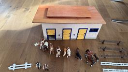 Pferdestall Schleich gebraucht mit zusätzlichen Tieren