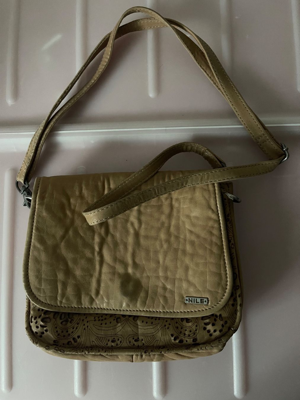 Taschen für Damen: Nile  Leder Tasche – Gebraucht aus Hinterkappelen von lid_9h7j