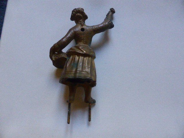 Statuette: Antike Messing-Figur,Marktfrau,Mode,Korb,Aufsatz – Usato da Lausen venduto da liesfisch 4