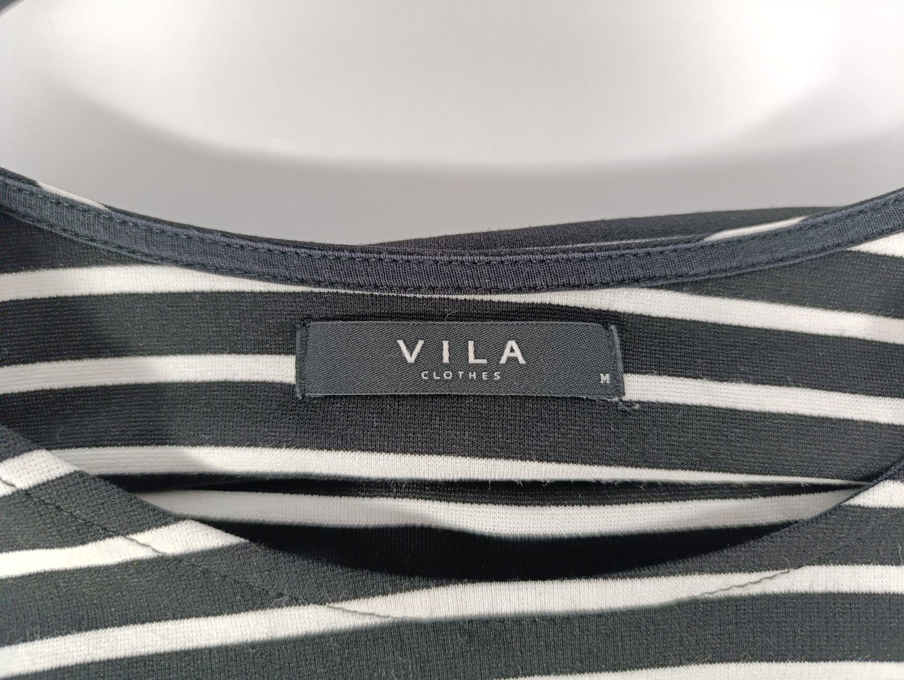 Vila Vestiti: VILA Robe noire lignée taille M – Usato da Thielle venduto da Plusvalue_Neuchatel 2
