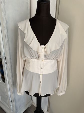 Damen Bluse mit Rüschen in Creme Farbe guter Zustand