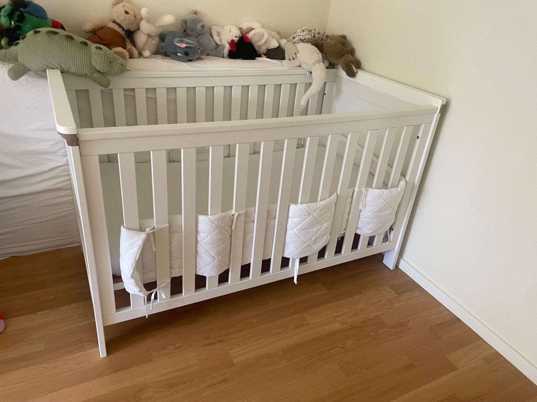 Wickeltisch & Zubehör: Wickelkommode mit Babybett – Gebraucht aus Forch von fstutzer 2