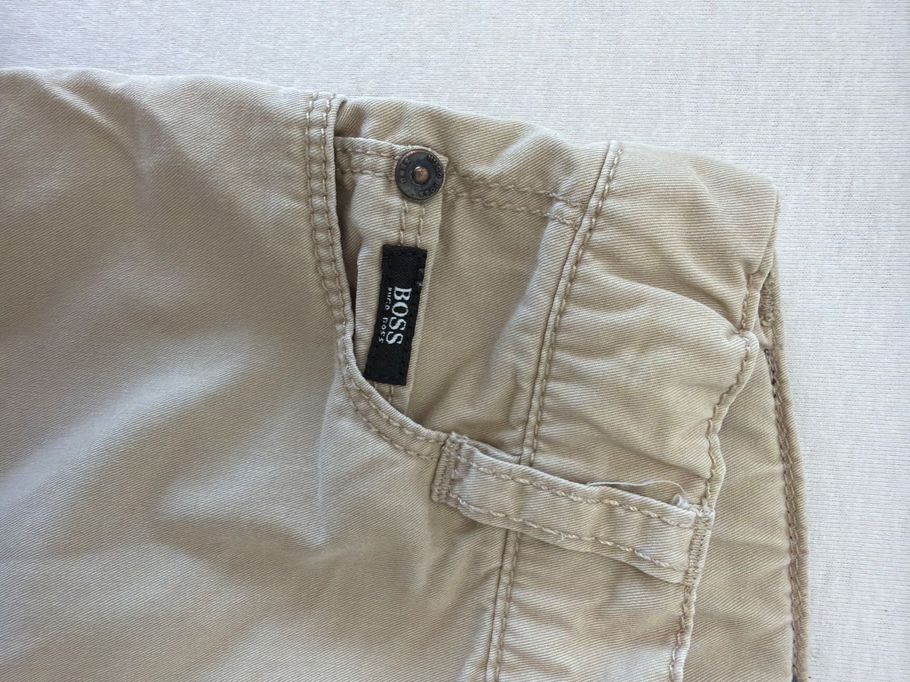 Hugo Boss Pantalons: Kinder Hosen beige BOSS Grösse 81 – D'occasion à Roggwil TG par est_r5x7 1