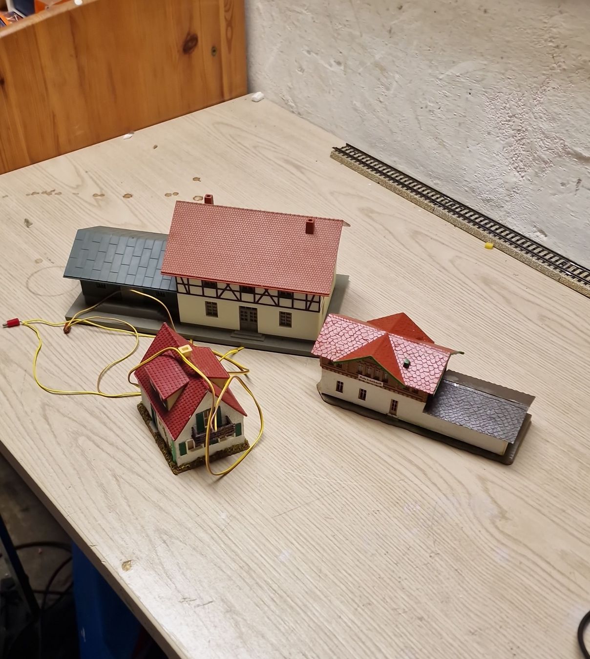 Modellini di ferrovie: Modelleisenbahn Häuser Konvolut – Usato da Herzogenbuchsee venduto da ioa_zcm6