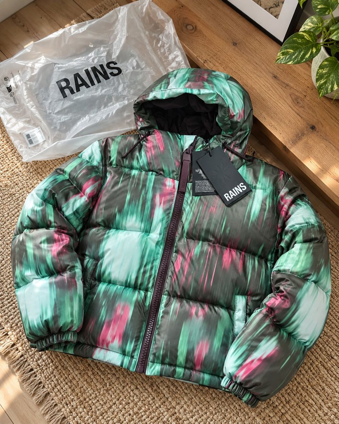 Rains Mäntel: Doudoune Rains Alta Puffer Jacket taille M – Neu und originalverpackt aus Renens VD von fel_gf6q