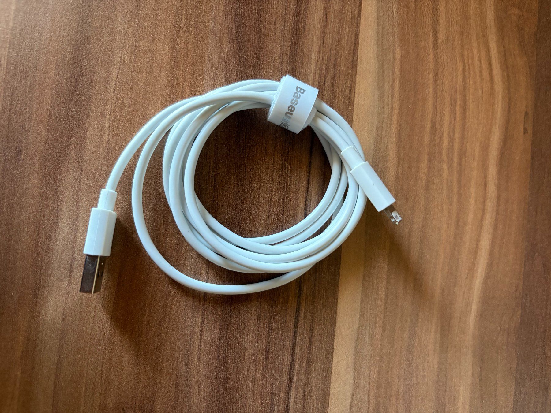 Baseus Câbles: Baseus Kabel USB-A auf Lightning Weiss – D'occasion à Langenbruck par xxh_989k
