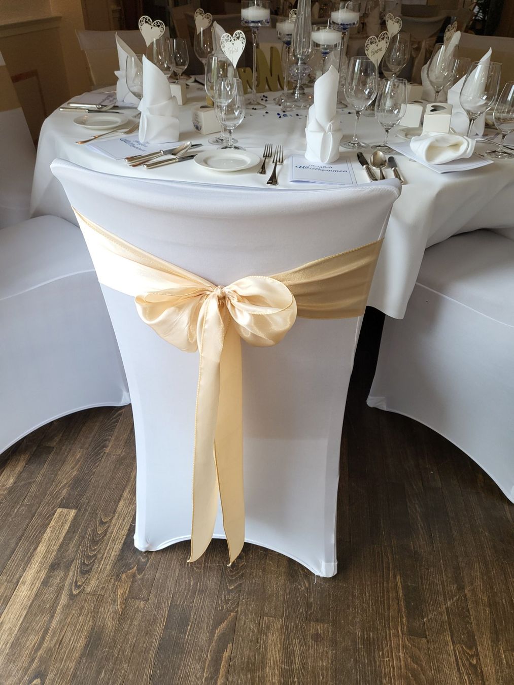 Tutte le decorazioni: 50 Stuhlschleifen Satin Champagne – Nuovo (secondo la descrizione) da Oftringen venduto da SCHIBLI1