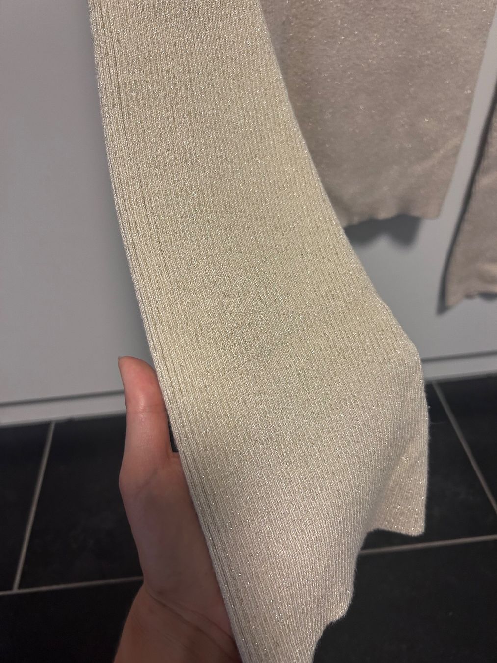 Tops: Pullover / Top NORR Grösse 36 beige glitzernd neuwertig – Gebraucht aus Pfäffikon ZH von annaeis 3
