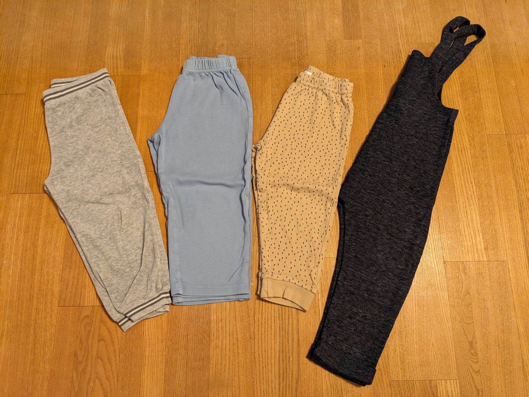 Lotti & Set di vestiti: 40-teiliges Kleiderset Grösse 98 – Usato da Wald ZH venduto da andy_ch01 2