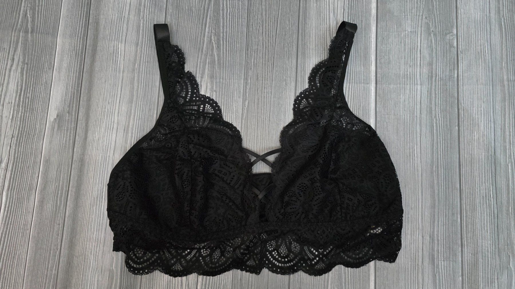 Altra biancheria intima: 💖 Schwarzes Spitzen Bralette - 3XL - Romantic Boho Vibes – Nuovo e nell'imballaggio originale da Thalwil venduto da VitaMini