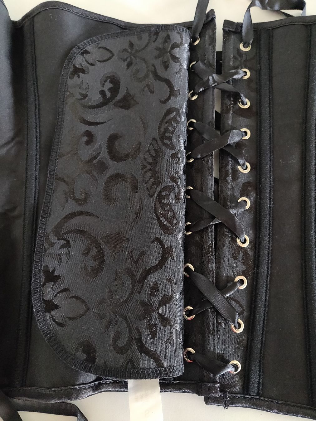 Sonstige Unterwäsche: Schwarzes Korsett mit passendem String Grösse S – Neu und originalverpackt aus Noflen BE von vco_hnn7 2