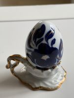 Porzellan Ei Camina mit Halterung blau weiss goldfarben(2S9)