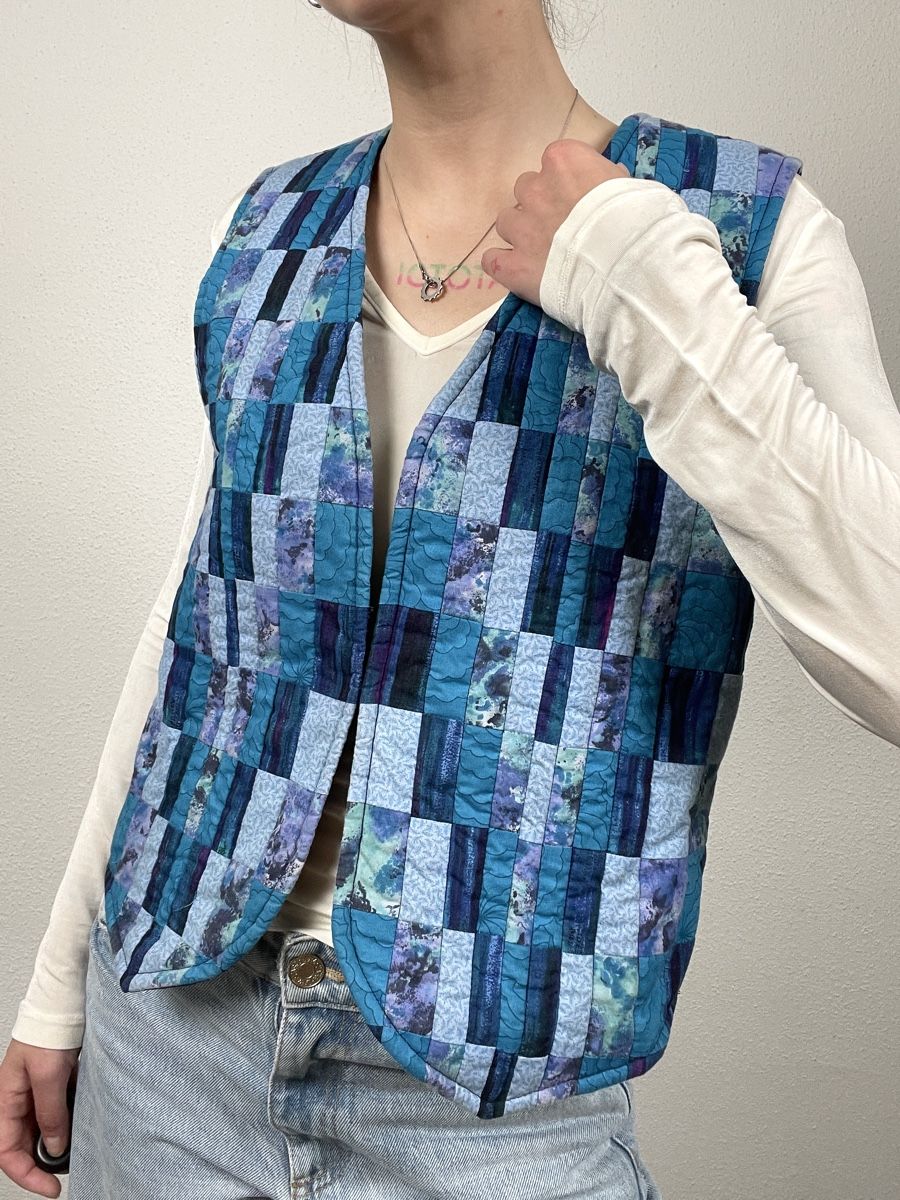 Gilet & Giacche: Vintage blue Patchwork Vest – Usato da Knonau venduto da Grapesvintage 4