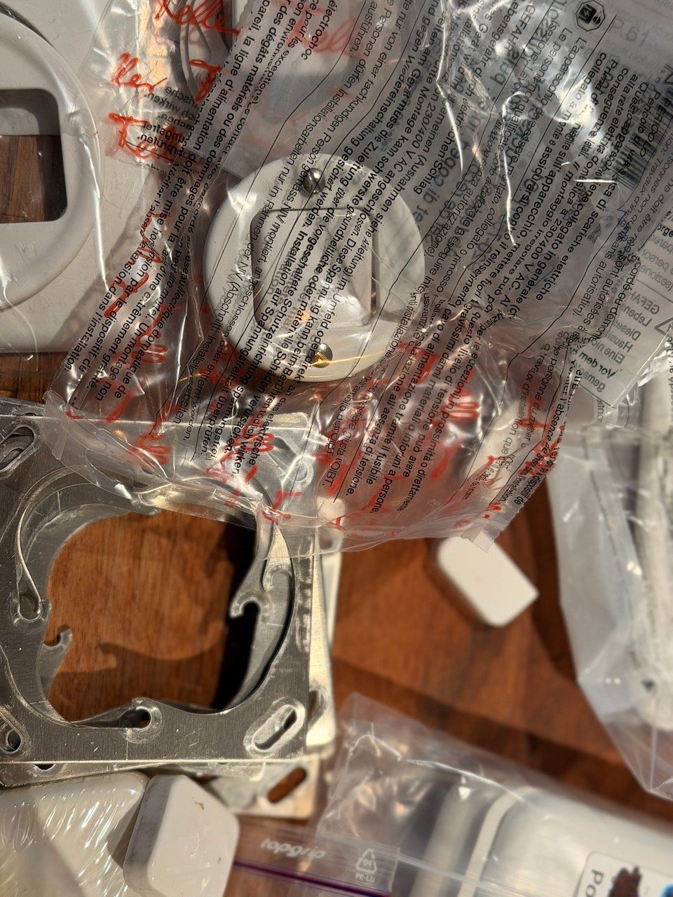 Feller Schalter: Konvolut Elektroinstallationsmaterial/(Schalter-)Abdeckungen – Neu und originalverpackt aus Niederrohrdorf von avo_b77d 5
