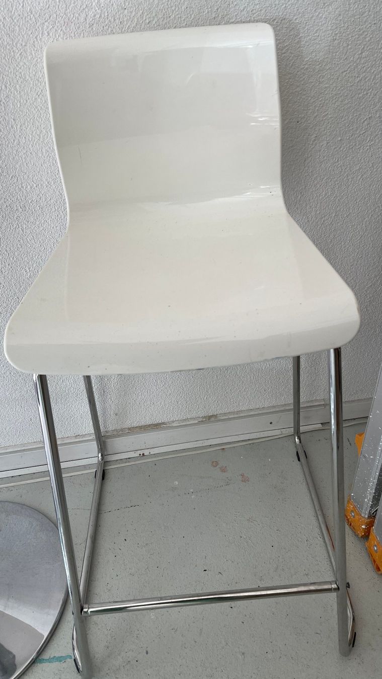 Ikea Tables: Gebrauchter Bartisch und drei Stühle – D'occasion à Zürich par waldmaedchen 3