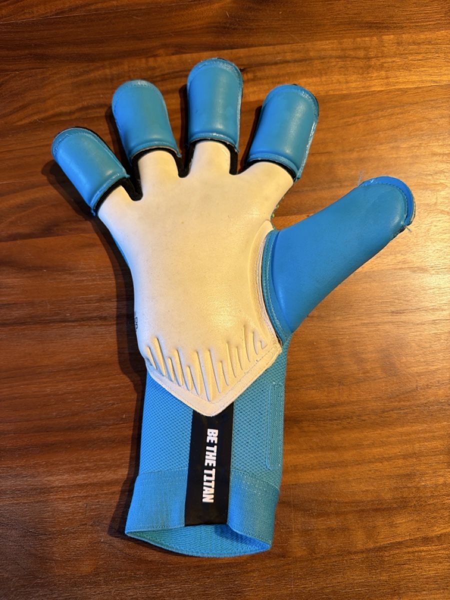 Altri accessori da uomo: T1tan Torwarthandschuhe Grösse 10, einmal getragen – Nuovo (secondo la descrizione) da St. Gallen venduto da mka_ym75 2