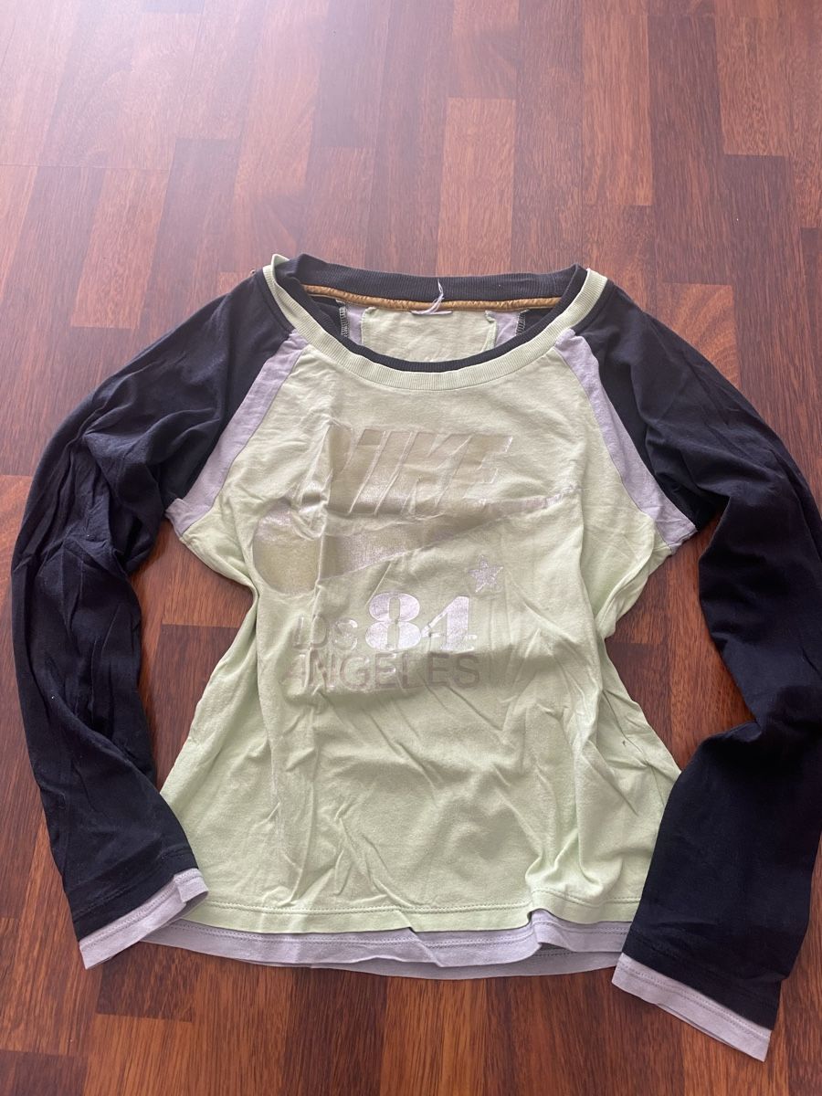 Nike Blouses, T-shirts & Tops: Y2k Nike tight longsleeve top – D'occasion à Holderbank AG par leooo.sie